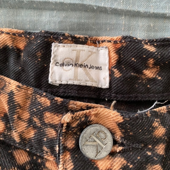 Calvin Klein Distressed Acid Wash Denim Short - Picture 3 of 3